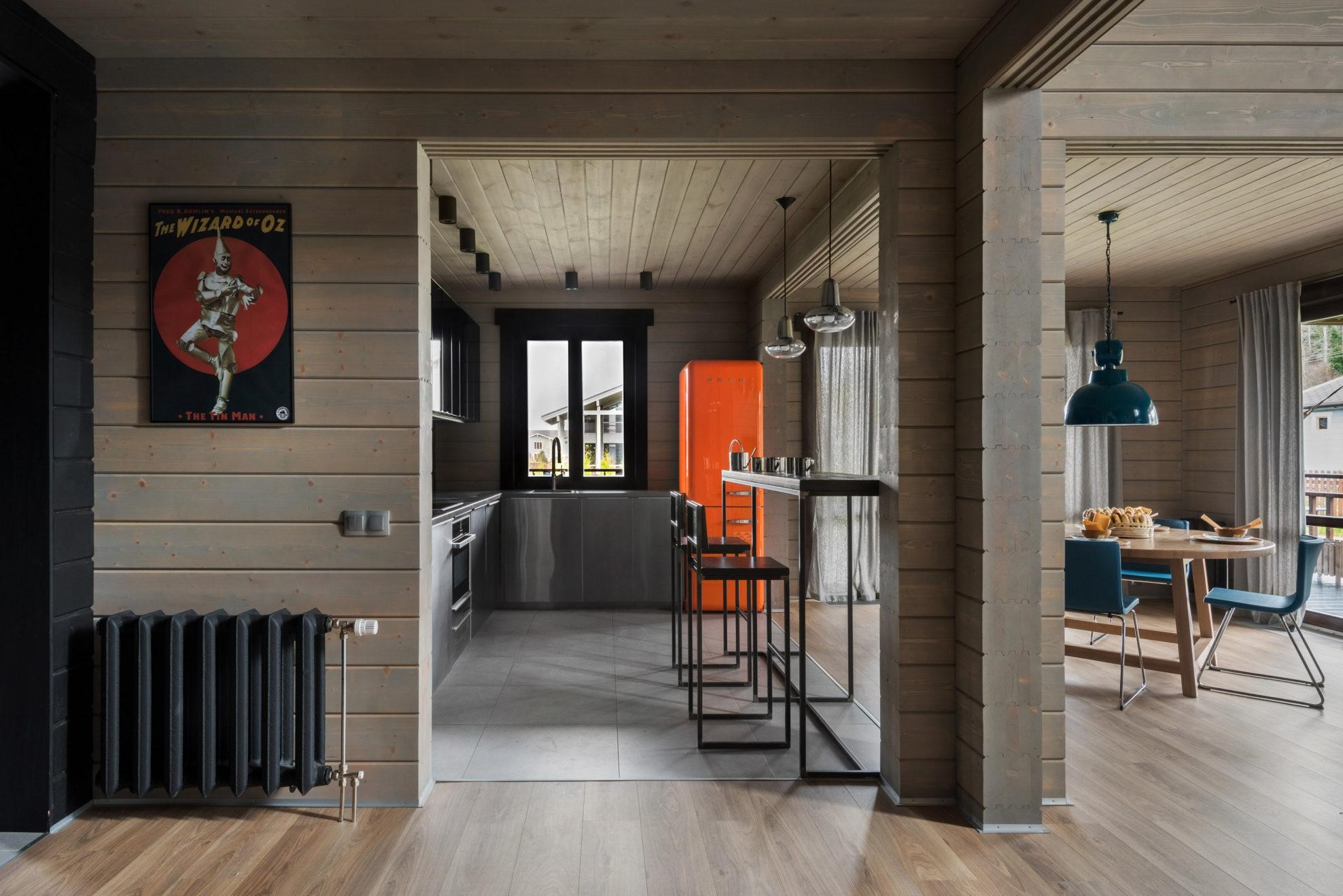 Мебель футуристичных форм, ультрасовременная кухня с фасадами из нержавейки